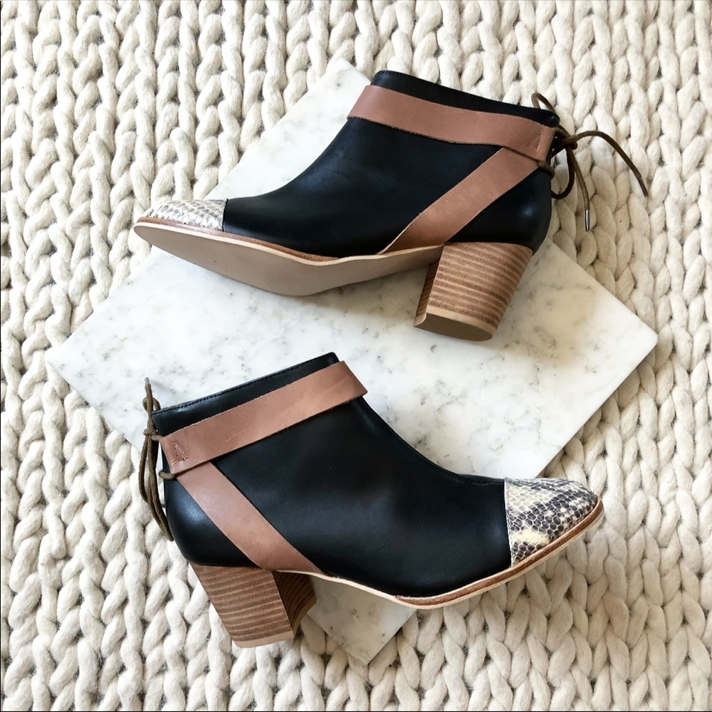 NWOT Cynthia Vincent Cap Toe Leather Strap Ankle Boots